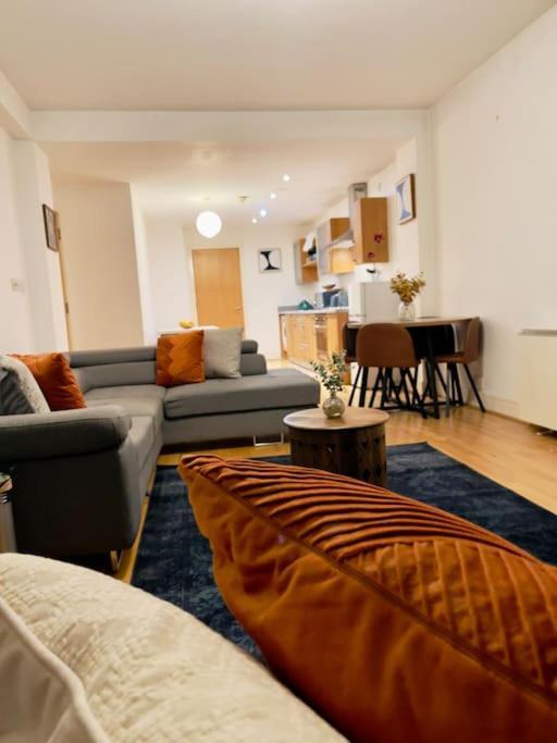 Beautiful Central Open Plan Living! Manchester Kültér fotó